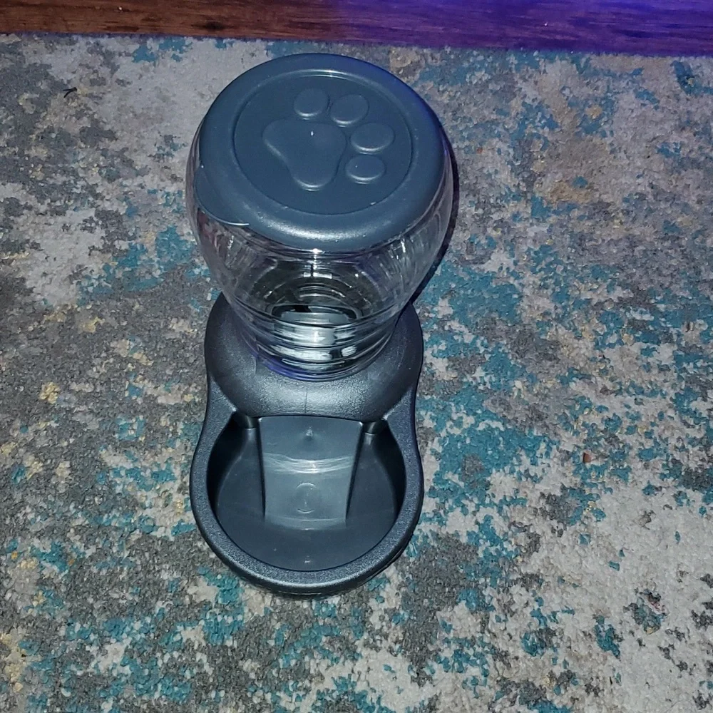 New Petsmart Replenish 2 lb. Gravity Feeder Dog/Cat